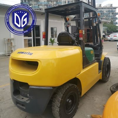 Komatsu 3 tonluk çatal kaldırıcı en yüksek kazma yüksekliği 5180 mm en yüksek kazma yarıçapı 5125 mm Ağır yük kaldırma ve operasyonlar için