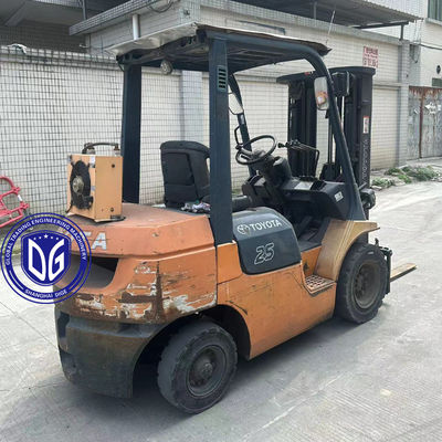Orijinal Toyota 2.5 tonluk çatal kaldırıcı dayanıklı ve iyi durumda düşük bakım maliyeti