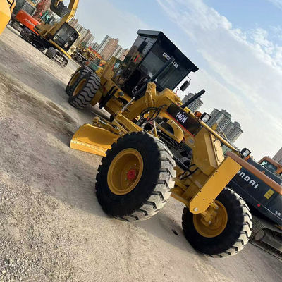 Hidrolik Sürüş Formu Caterpillar Grader 140h 14677kg Makine ağırlığı ve yolun doğru derecelendirilmesi